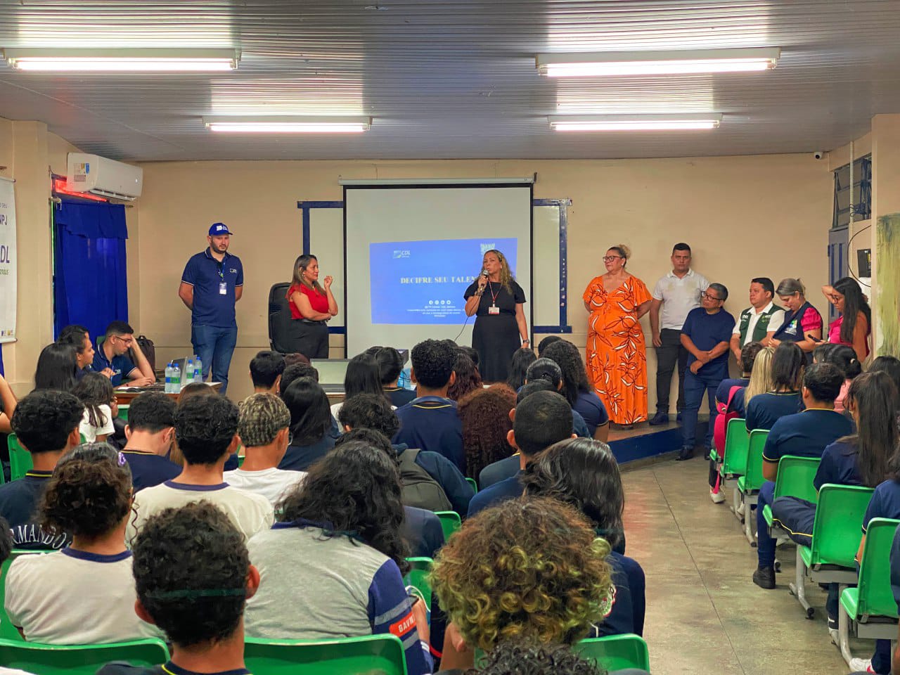 Proaj, iniciativa do deputado João Luiz, leva orientações e palestra para estudantes da Compensa