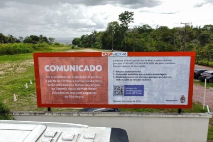 Prefeitura instala outdoors para cumprimento de decisão judicial de retirada de flutuantes do Tarumã