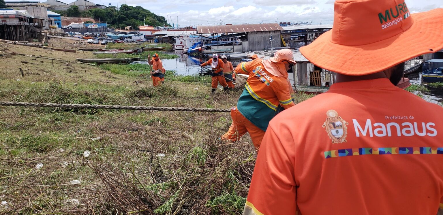 Prefeitura realiza ação de limpeza na orla da Panair