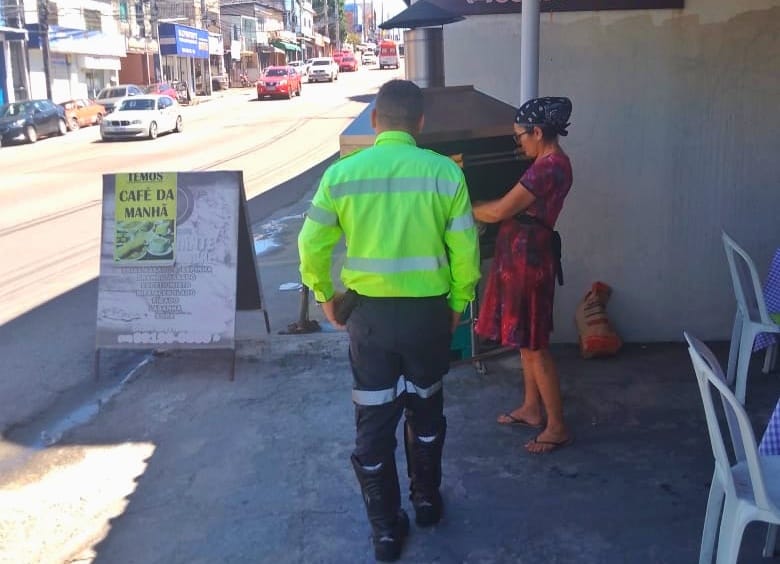 Prefeitura realiza operação ‘Calçada Livre’ na avenida Tefé para garantir mobilidade dos pedestres