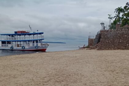 Prefeitura alerta distanciamento de embarcações na Ponta Negra