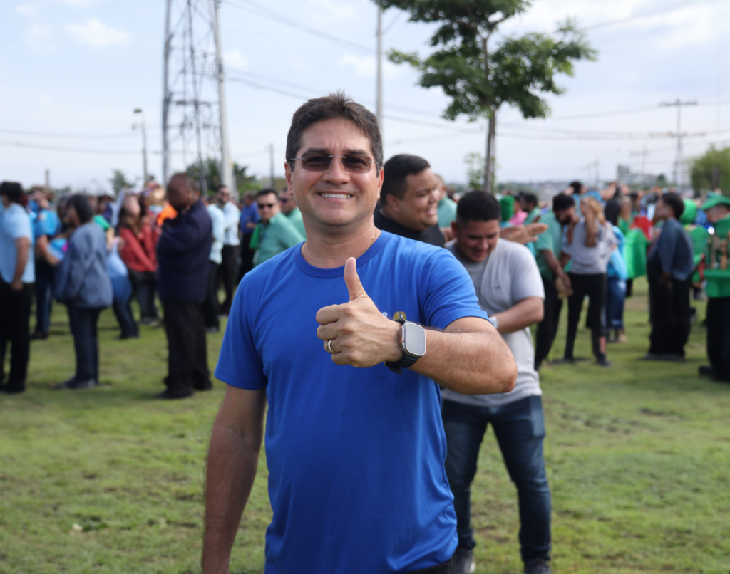 Vereador Jander Lobato participa da entrega de 50 novos ônibus para o transporte público de Manaus