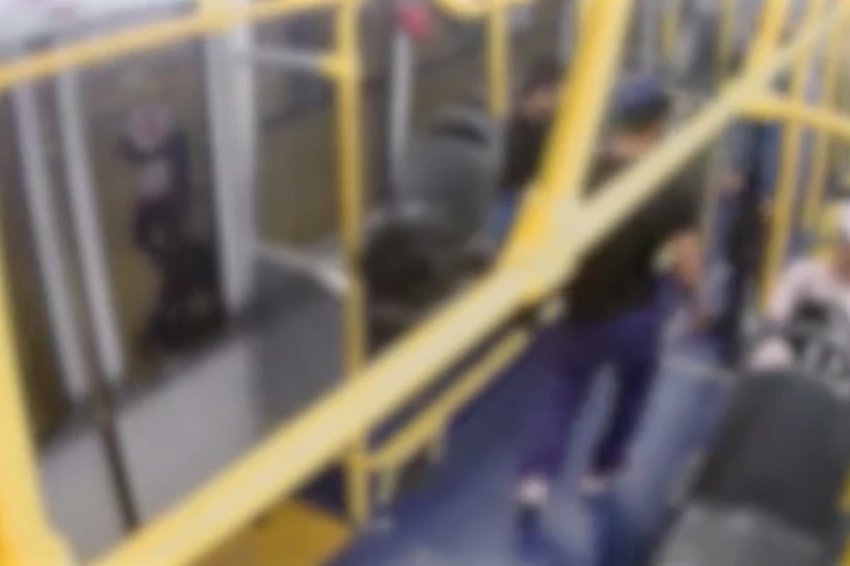 Informe Curitiba | Vídeo flagra morte em ônibus após vítima defender casal  em Curitiba